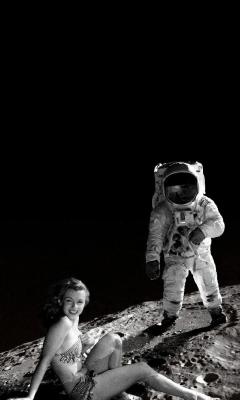 月球上的太空人和长腿美女手机壁纸
