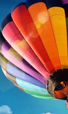 彩色氢气球飞向天空手机壁纸