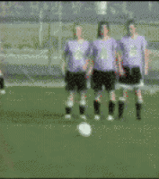 女足比赛绝命一击踢脸搞笑gif动态图片