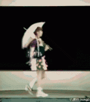 打伞的公主裙女孩素材gif动态图片