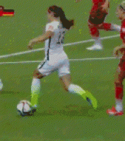 中国女足球运动员摔倒gif动态图片
