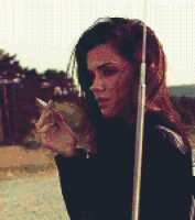 郊外抽烟的女子素材gif动态图片