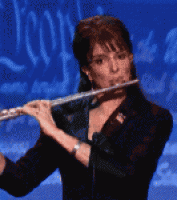 女人吹笛子表演gif动态图片