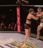GLORY搏击比赛凶猛的女拳手对决gif动态图片