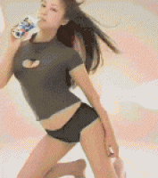 大胸少女组牛奶广告gif动态图片