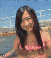 三点式泳装少女泡温泉gif动态图片