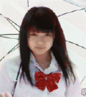 日本高中少女海边打伞gif动态图片